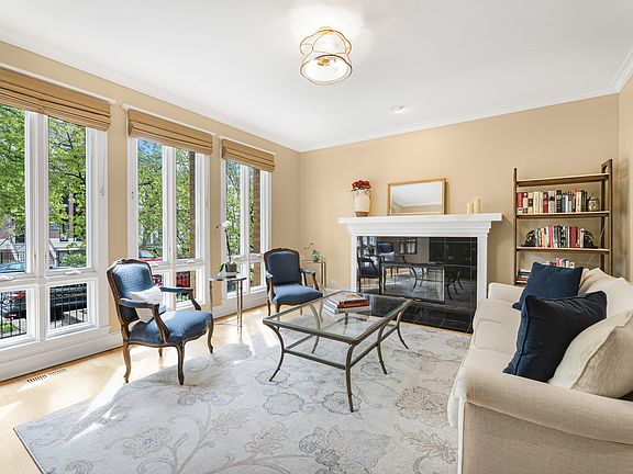 3rd image of 3344 N Kenmore Ave APT 1
