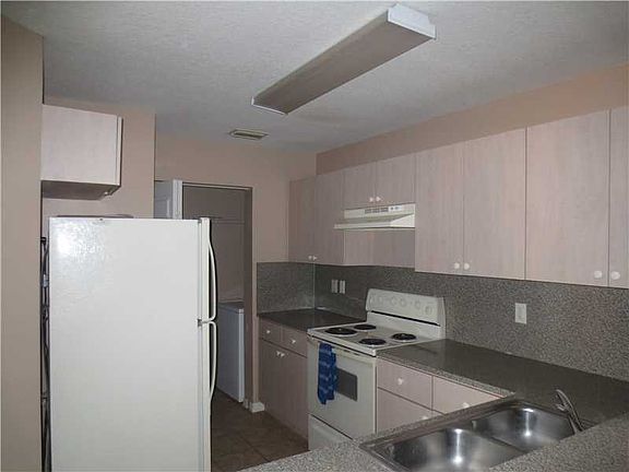 5th image of 2214 Coral Reef Ct