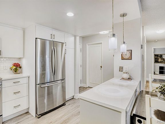 4th image of 13631 E Marina Drive Bldg 214 #105