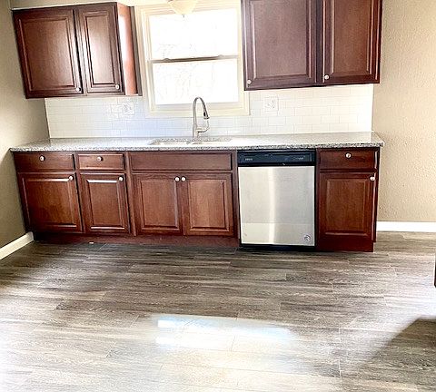 3rd image of 501 Arehart Ln