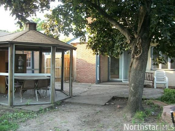 5th image of 2241 Fremont Ave