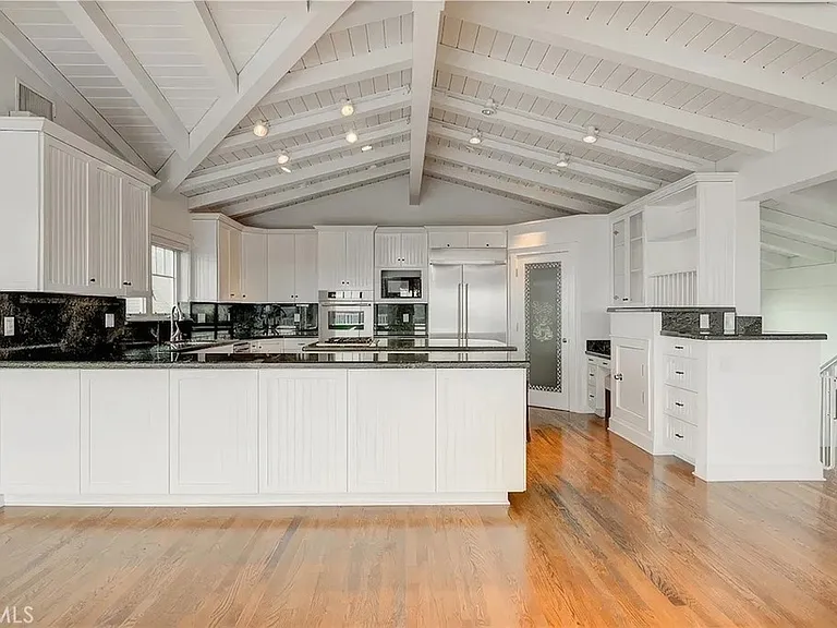 316 Highland Ave — Photo 13