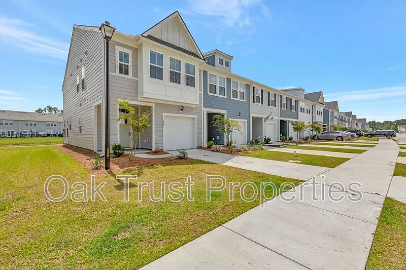 Building Photo - 500 Trotters Ln