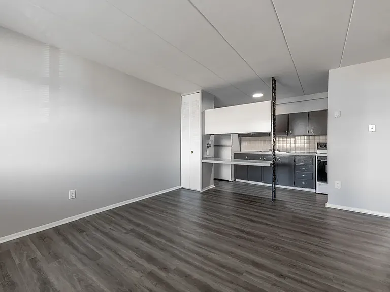 Alphada Place Apartments — Photo 15