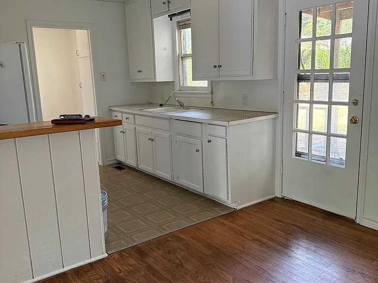 1115 Caddell Ln — Photo 4