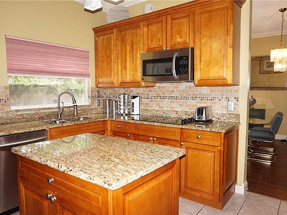 5th image of 1646 Portsmouth Lake Dr