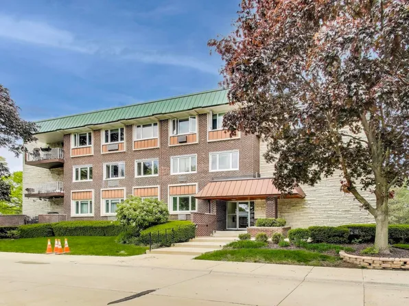 2700 E Bel Aire Dr APT 202, Arlington Heights, IL 60004