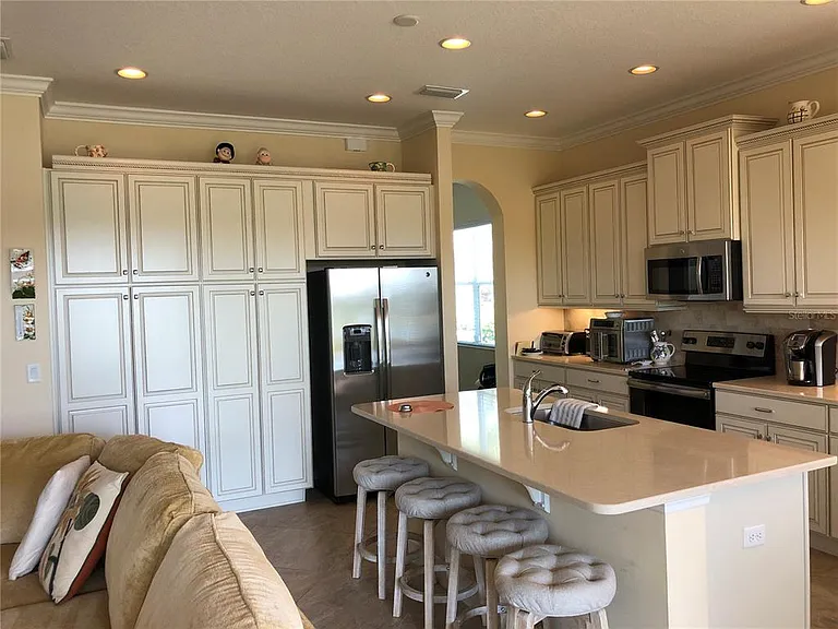 416 Castle Pines Ln — Photo 2
