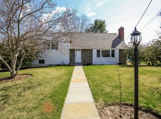 90 Hilary Cir, New Rochelle, NY 10804