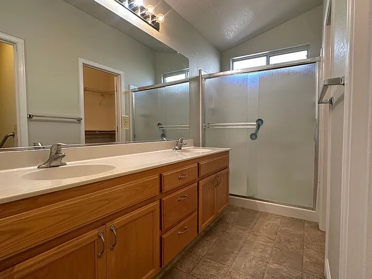 366 Vasche Ave — Photo 17
