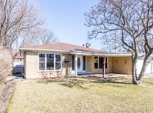 4116 Golf Rd, Skokie, IL