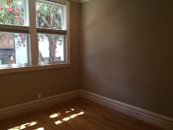 3rd image of 10 Wilmot St