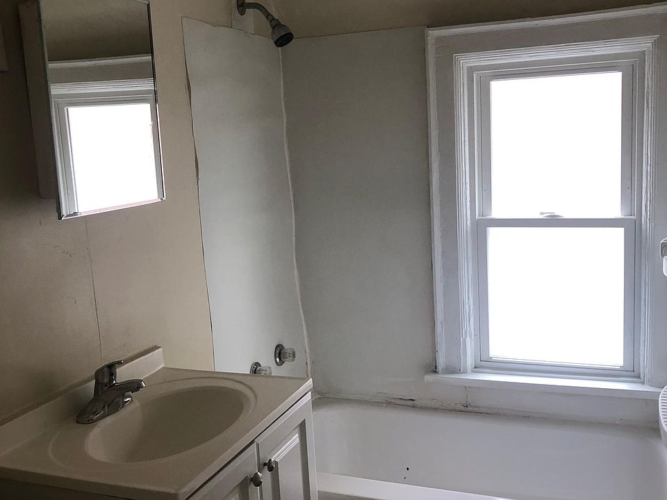 1st image of 95 Carl St #2