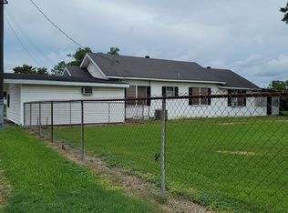 211 N 12th St, Nederland, TX 77627