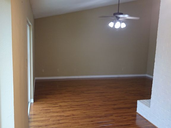 4th image of 2409 Arapaho Dr
