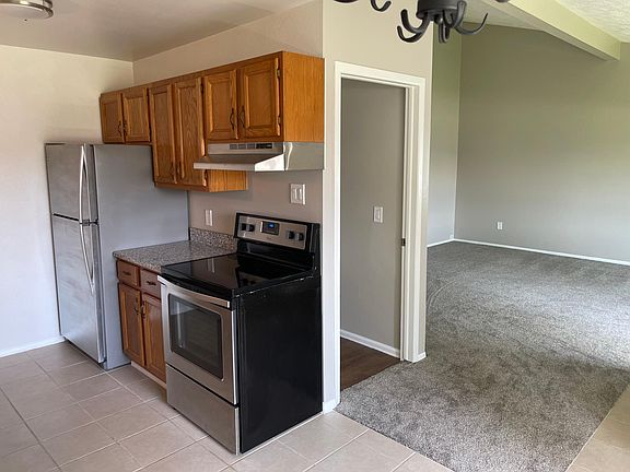 3rd image of 138 Tacoma Blvd #2