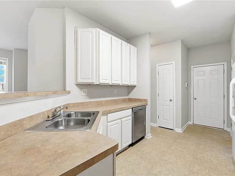 1006 Ivydale Cir — Photo 10