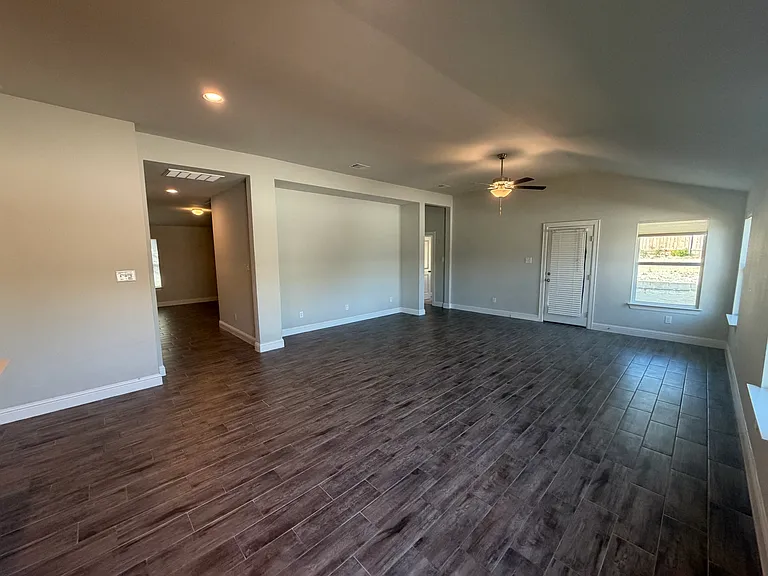 4300 Liberty Ln — Photo 6