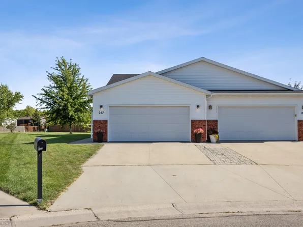 237 Suntree Ct, West Fargo, ND 58078