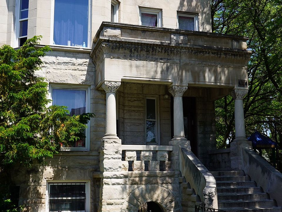 1st image of 720 W 61st St