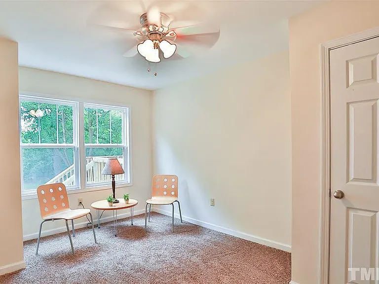 711 N Hyde Park Ave — Photo 20