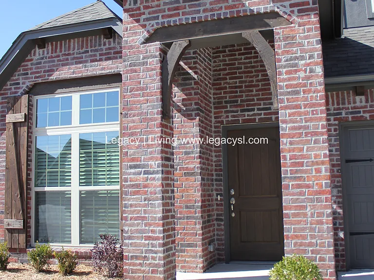 14734 S Urbana Ave — Photo 3