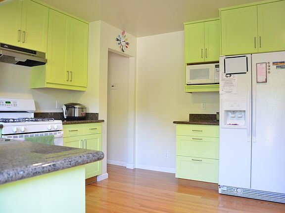5th image of 838 Lois Ave
