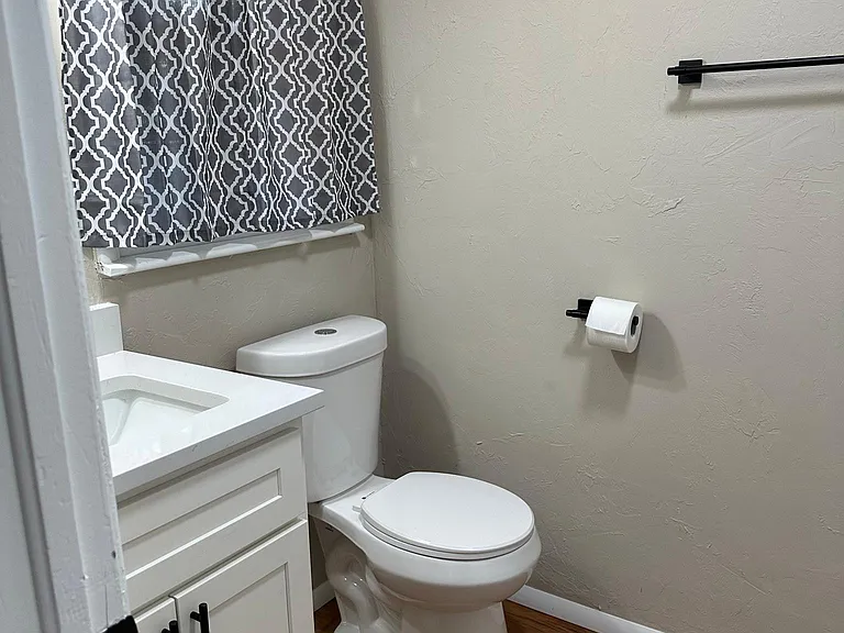 2504 SW 54th Pl — Photo 3