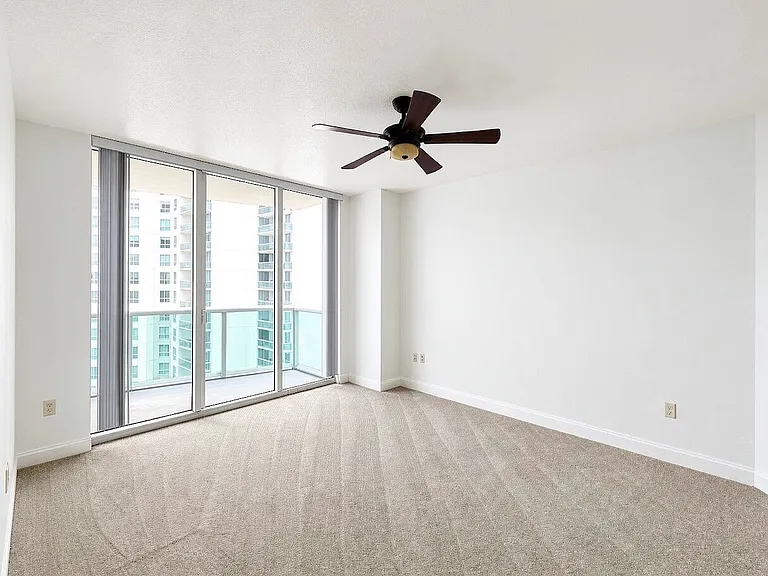 241 Riverside Dr #807 — Photo 4