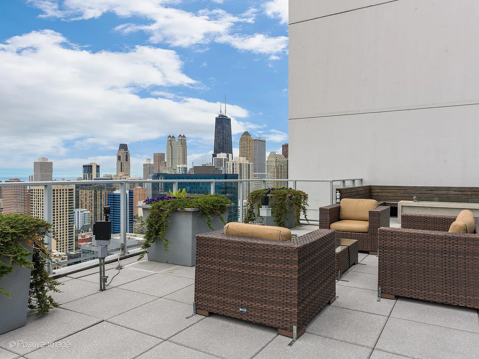 1 bed, 728 sqft, $2,700 — Photo 3