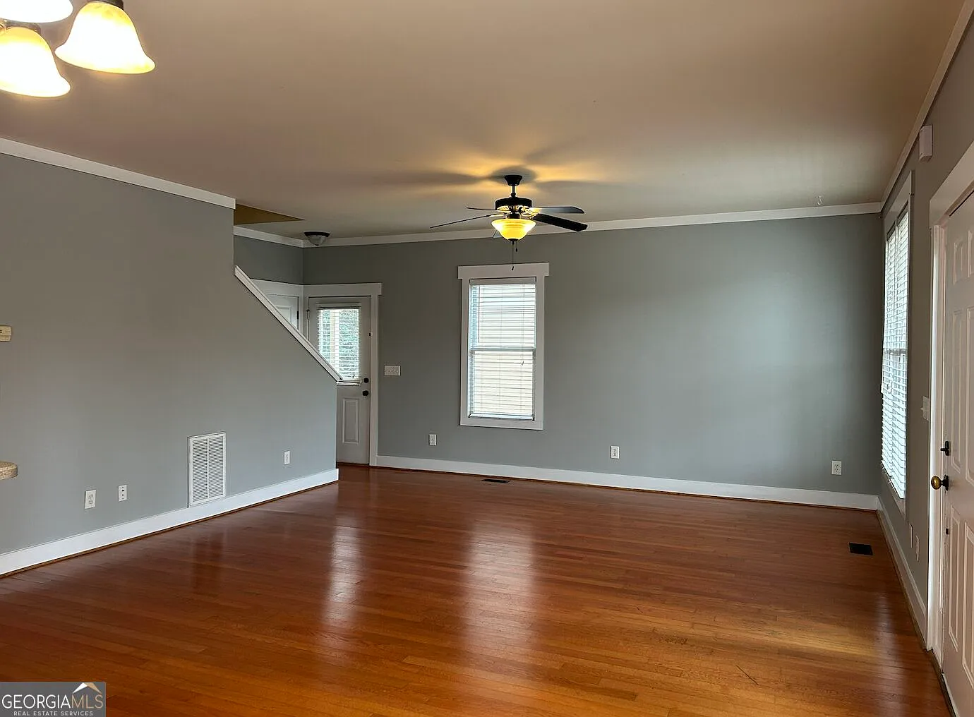 3 bed, 2.5 bath, 1589 sqft, $1,875 — Photo 3