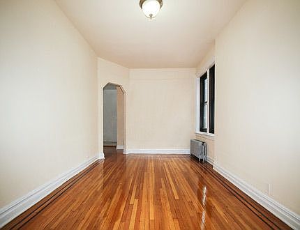 3rd image of 3614 165th St APT 6HS