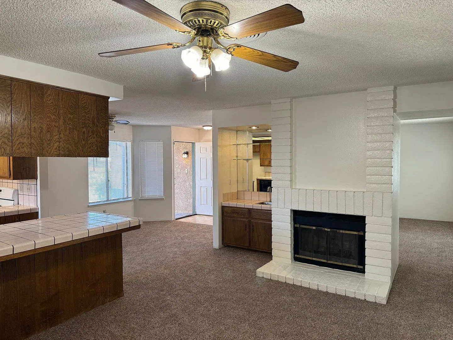 Cute Three Bedroom in South Bakersfield — Photo 2