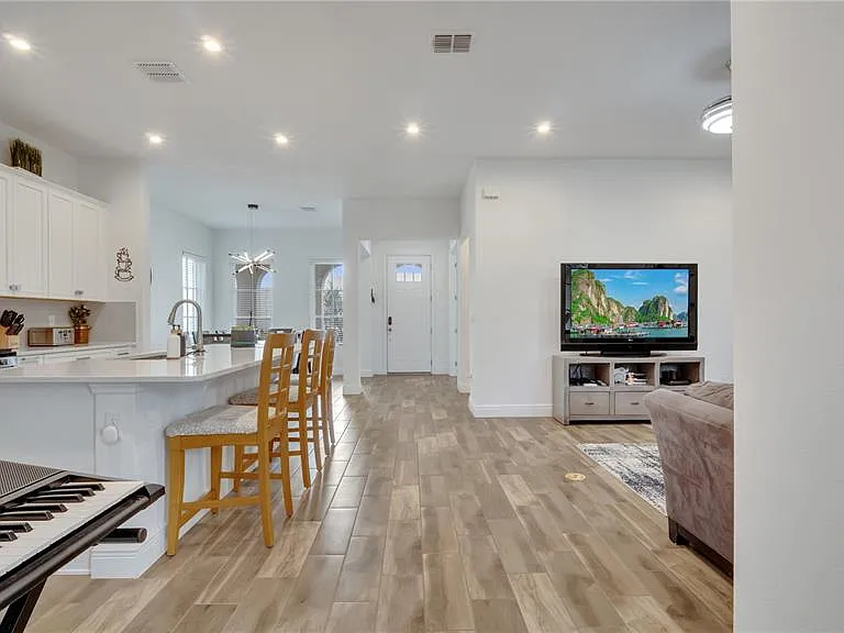 2069 Celebration Blvd — Photo 28