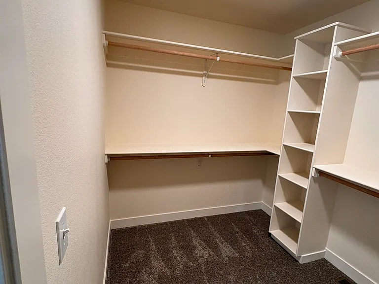 2544 N Midland Ave — Photo 26