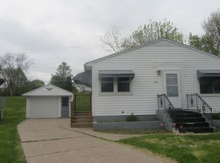 415 29th Ave N, Clinton, IA 52732