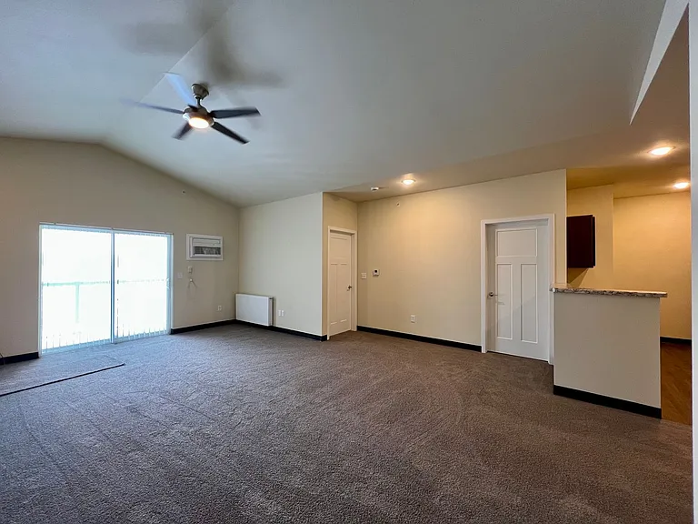 717 Meridian Dr — Photo 10