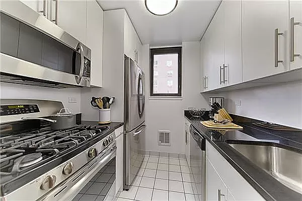 Rented by R New York | media 24