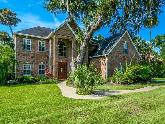 2nd image of 106 Emerald Oaks Ln