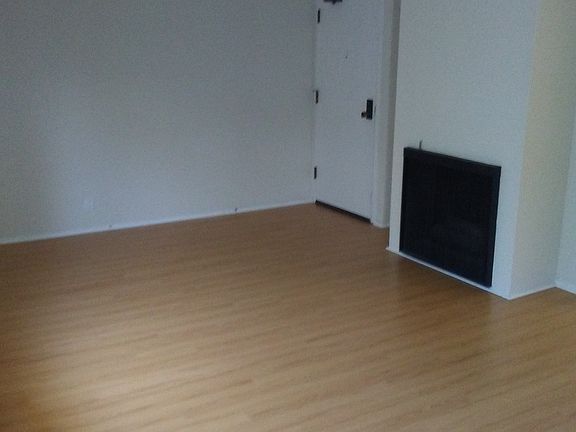 3rd image of 585 Monterey Blvd APT 4