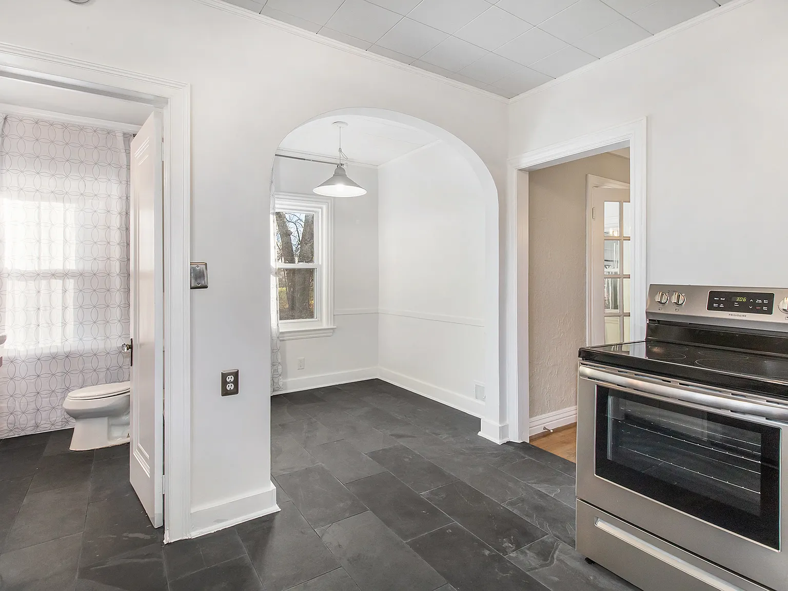 4 bed, 1.5 bath, 1749 sqft, $2,000 — Photo 4