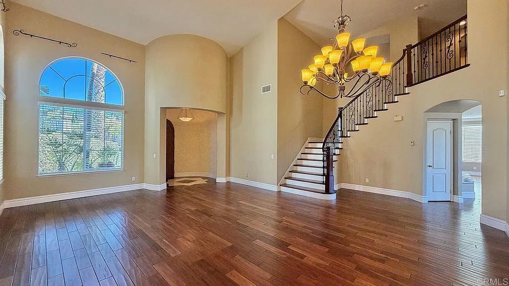 5 bed, 2.5 bath, 3523 sqft, $7,948 — Photo 3