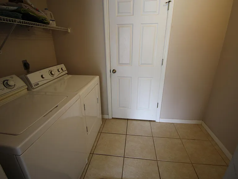S7713-21 - Laundry Room