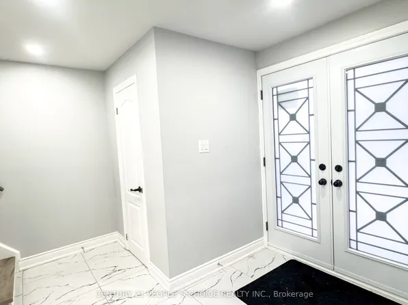 7 Dalraith Cres, Brampton, ON L6T 2X4