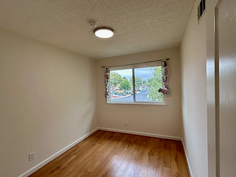 4722 Palos Way — Photo 8