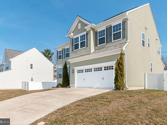 3rd image of 305 Sir Pauls Pl