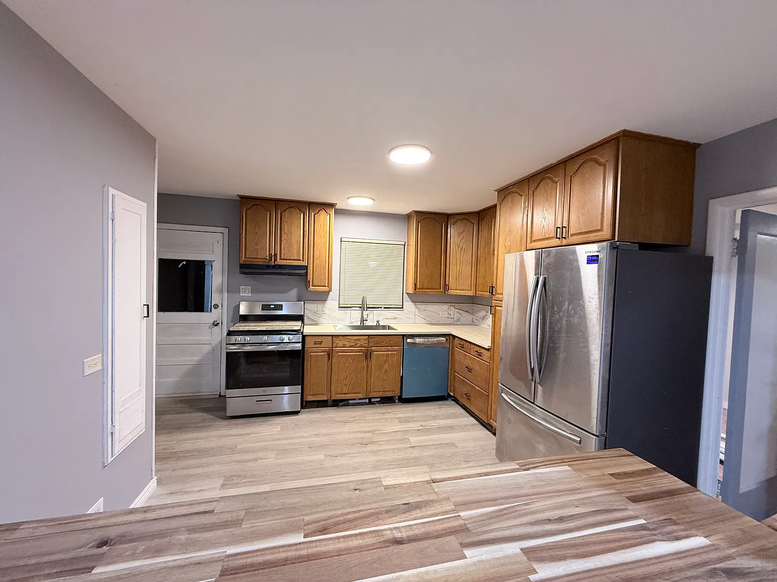 3 bed, 1138 sqft, $2,000 — Photo 3