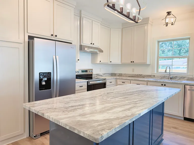 410 B Camellia Dr — Photo 2