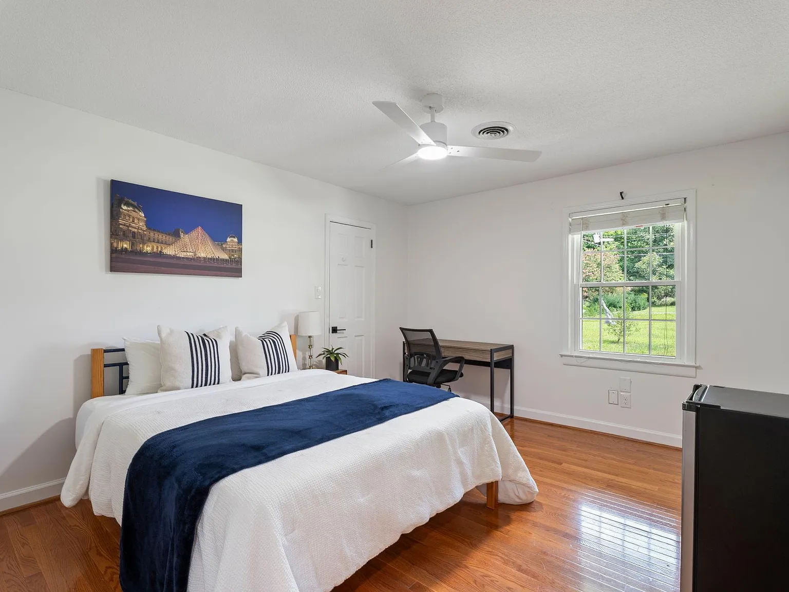 4 bed, 3.0 bath, 2077 sqft, $1,148 — Photo 1