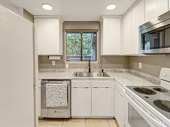5th image of 10023 NE 138th Pl APT C5
